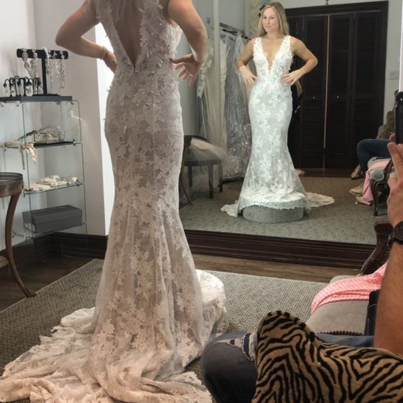 NEVER WORN Mira Zwillenger Veronica Wedding Dress - Picture 1 of 8